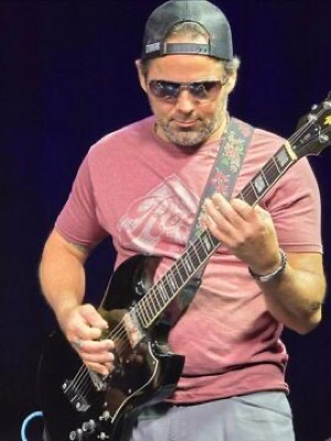 Band performance photo 38